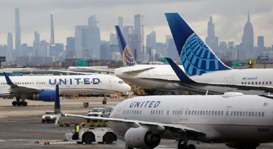 伊朗冲突致燃油价格近乎翻倍 美联航托运行李费上涨10至50美元  第1张