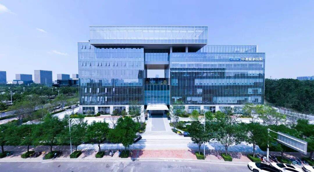 告别多副眼镜的困扰！专家解读：郑州中视眼科“新复明”手术如何一键重启年轻视界  第1张