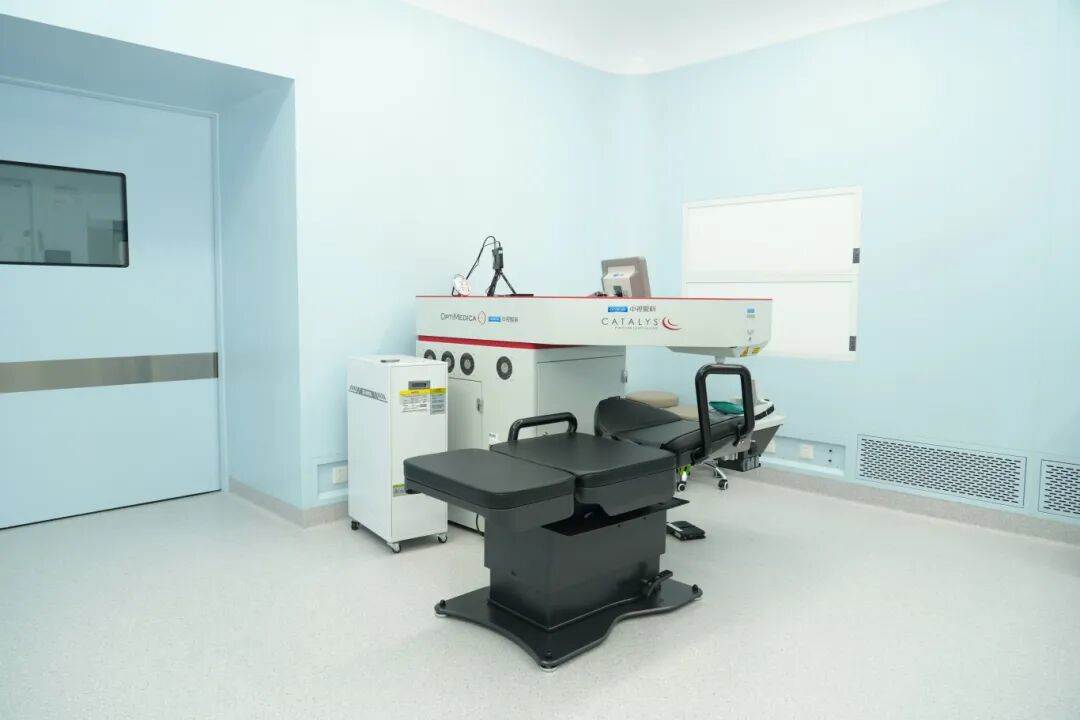 告别多副眼镜的困扰！专家解读：郑州中视眼科“新复明”手术如何一键重启年轻视界  第4张