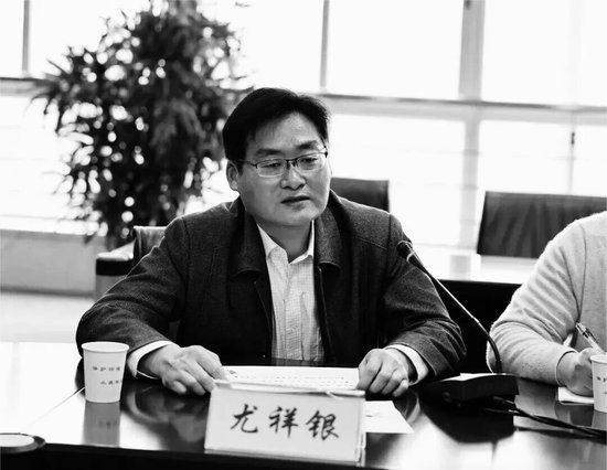 丽洋新材58岁董事长兼总经理因病医治无效离世,他是公司核心技术人员,曾主导多项研发,持有近58%股份 第2张 丽洋新材58岁董事长兼总经理因病医治无效离世,他是公司核心技术人员,曾主导多项研发,持有近58%股份 第2张