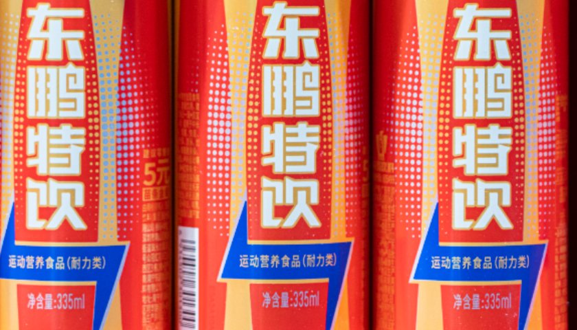 押宝张雪机车迎来营销“高光时刻”，东鹏饮料港股却创历史新低  第1张