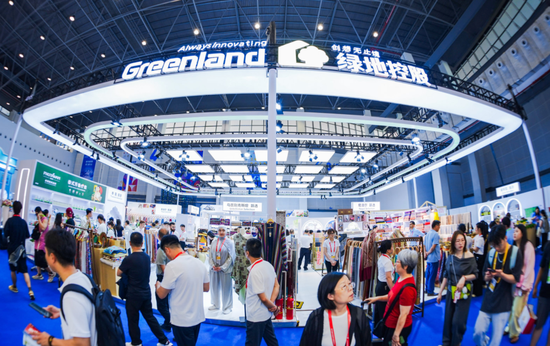 “绿地全球馆”携25款首发新品亮相第六届消博会，抢抓海南自贸港封关后首展机遇，服务高水平对外开放  第2张