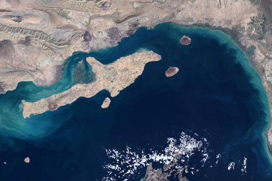 霍尔木兹海峡航运再度下滑 美国海上封锁令加剧谨慎情绪  第1张