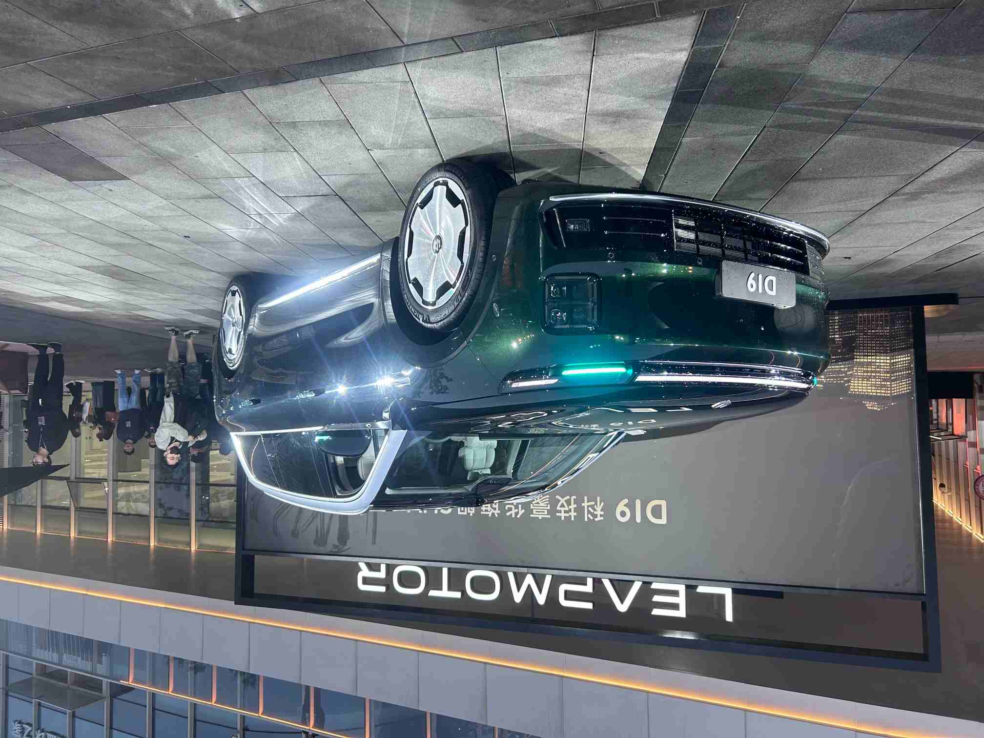 十年首破“20万元”，零跑最贵车型D19上市！朱江明：高端车也能用成本价  第2张